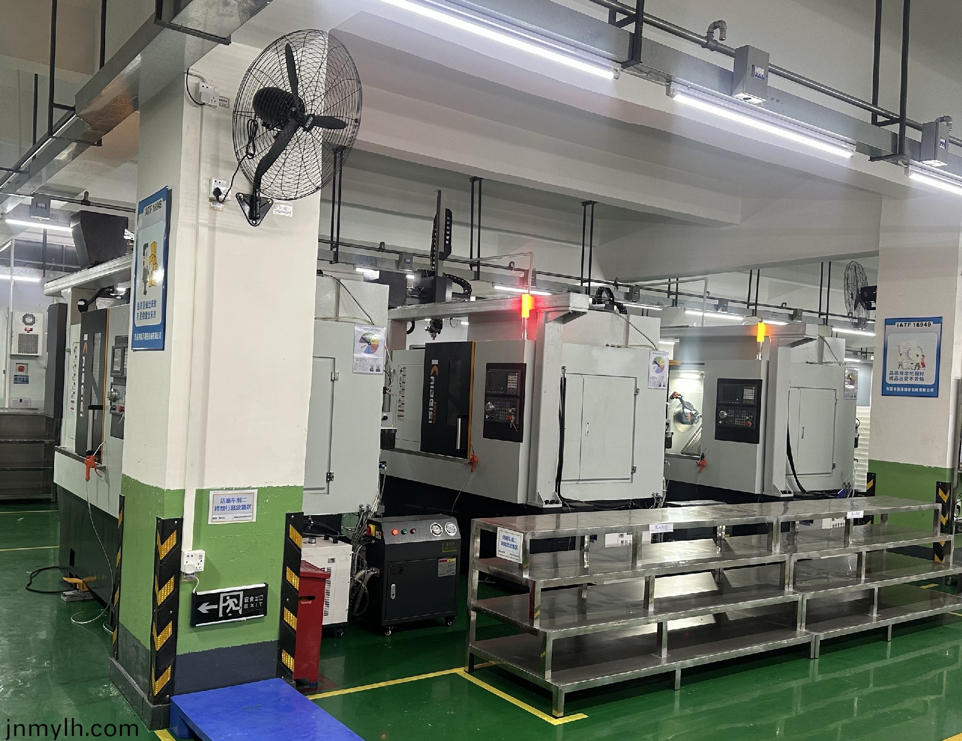 車(che)牀+機(jī)(ji)械(xie)手(shou)一體(ti)機(jī)(ji)